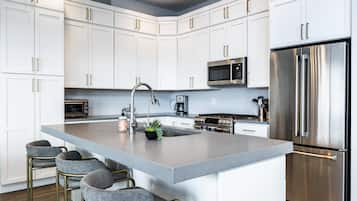 House (4 Bedrooms) | Front of property