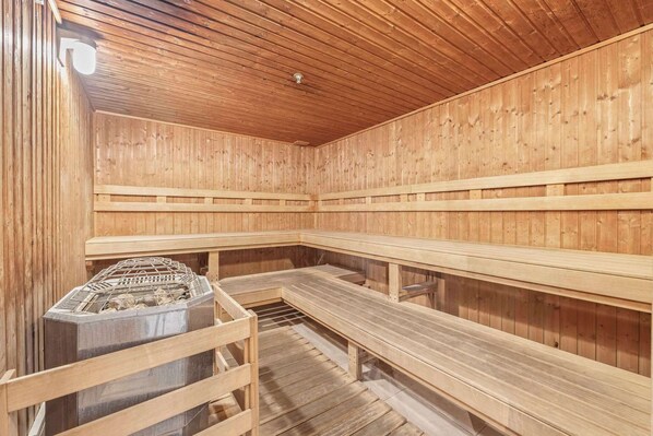 Interior - Stunning Ala Moana 1BR W Balcony & Mountain/city Views (Honolulu)