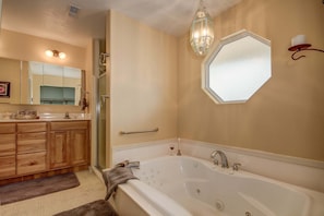 Interior - Pecan Point (Hurricane)