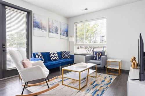 Bright & Cozy 2BR Retreat W/parking Broad Ripple