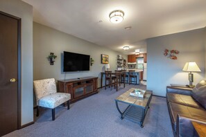 Interior - 18 Lodge (Hood River)