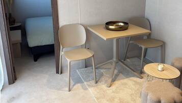 1 slaapkamer, een strijkplank/strijkijzer, reisbedje, wifi