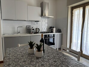 Oven, stovetop, dishwasher - Lucy's Home 50 meters from the sea (Giardini Naxos)