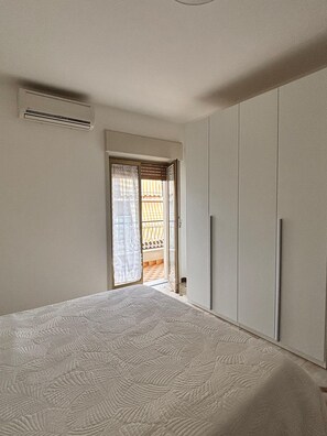 Iron/ironing board, WiFi, bed sheets - Lucy's Home 50 meters from the sea (Giardini Naxos)