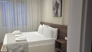 Departamento familiar, balcón, vista a la ciudad | Escritorio y espacio para trabajar con laptop