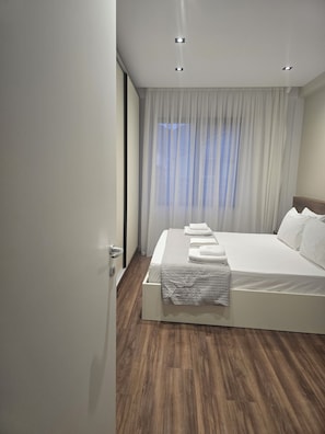 Familie appartement, 1 slaapkamer, uitzicht op stad | Een strijkplank/strijkijzer, gratis wifi