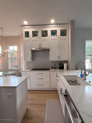 Private kitchen - 3 bedroom, 3 bathroom condo in gorgeous Naples with Sunset Views! (Naples)