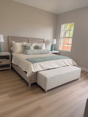 Iron/ironing board, WiFi, bed sheets - 3 bedroom, 3 bathroom condo in gorgeous Naples with Sunset Views! (Naples)