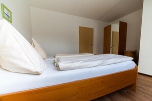 1 bedroom, free WiFi, bed sheets - Lisa vacation apartment at the Sonnenhof in the Black Forest (Schramberg)