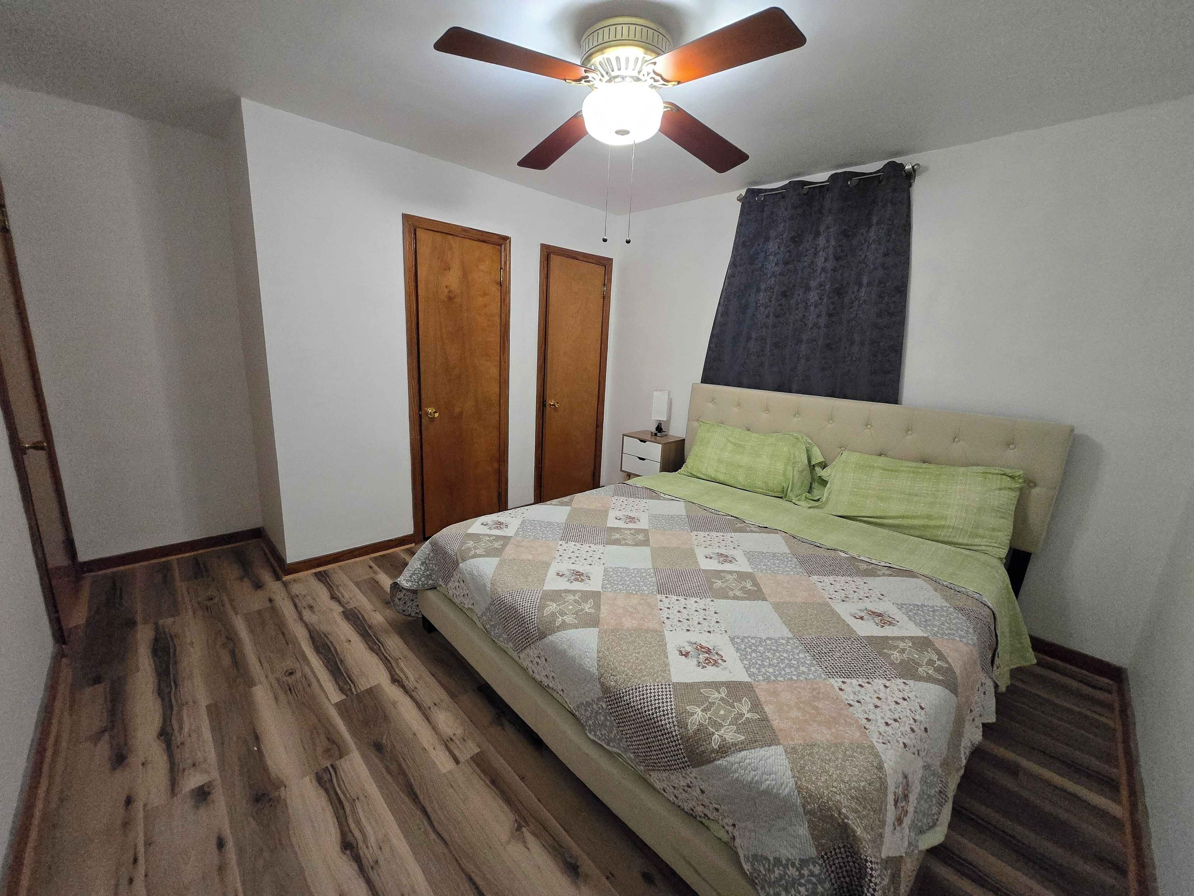 3 bedrooms, iron/ironing board, WiFi, bed sheets