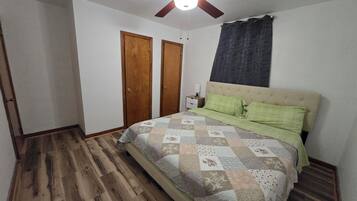 3 bedrooms, iron/ironing board, WiFi, bed sheets