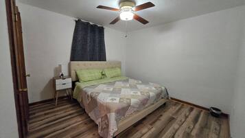 3 bedrooms, iron/ironing board, WiFi, bed sheets