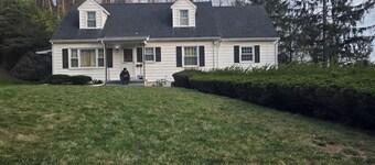 Peaceful and newly renovated 3-bedroom house with AC in charming Hill top