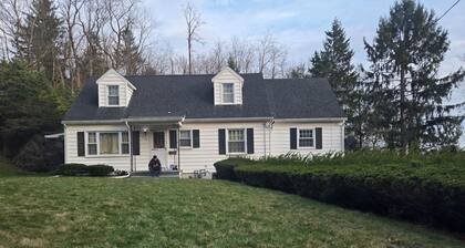 Peaceful and newly renovated 3-bedroom house with AC in charming Hill top