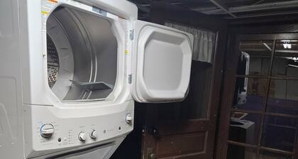 Peaceful and newly renovated 3-bedroom house with AC in charming Hill top