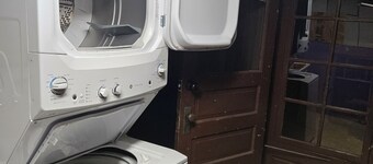 Peaceful and newly renovated 3-bedroom house with AC in charming Hill top