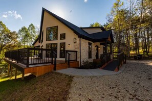 Exterior - Shay's Western Luxury Retreat-Hot Tub-Sleeps 16 in Logan close to Old Man’s Cave (Logan)