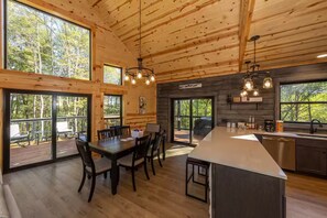 Interior - Shay's Western Luxury Retreat-Hot Tub-Sleeps 16 in Logan close to Old Man’s Cave (Logan)