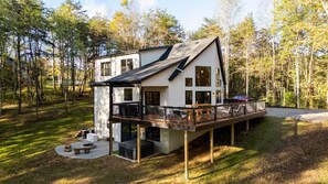 Exterior - Shay's Western Luxury Retreat-Hot Tub-Sleeps 16 in Logan close to Old Man’s Cave (Logan)