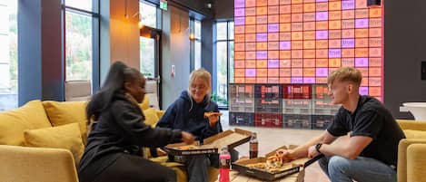 Coin salon dans le hall