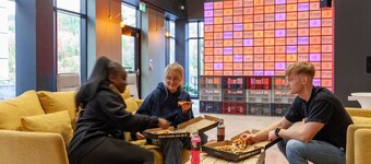 フォー スチューデンツ オンリー トゥルー スウォンジー