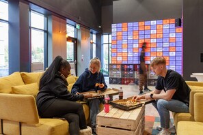 Coin salon dans le hall