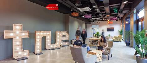 ロビー応接スペース