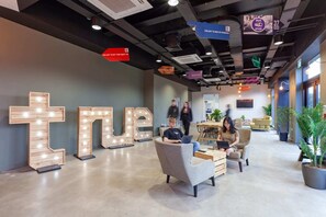 Lobby sitting area - For Students Only True Swansea (Swansea)