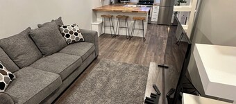 Cozy Basement Apartment (700 sq ft) with Full Kitchen