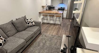 Cozy Basement Apartment (700 sq ft) with Full Kitchen
