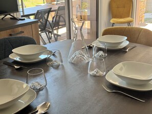 Dining - New apartment T3 Génos Loudenvielle 50 m from the lake, 100 m² private garden (Génos)