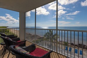 Property grounds - Salt Life  2Bed/2Bath Beachfront Condo with Pool & Elevator Access (Marathon)