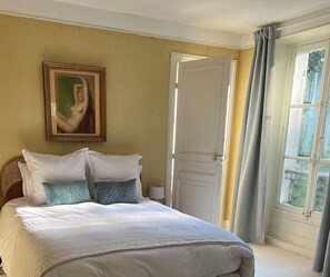 6 soveværelser, skrivebord, strygejern/strygebræt, weekendseng