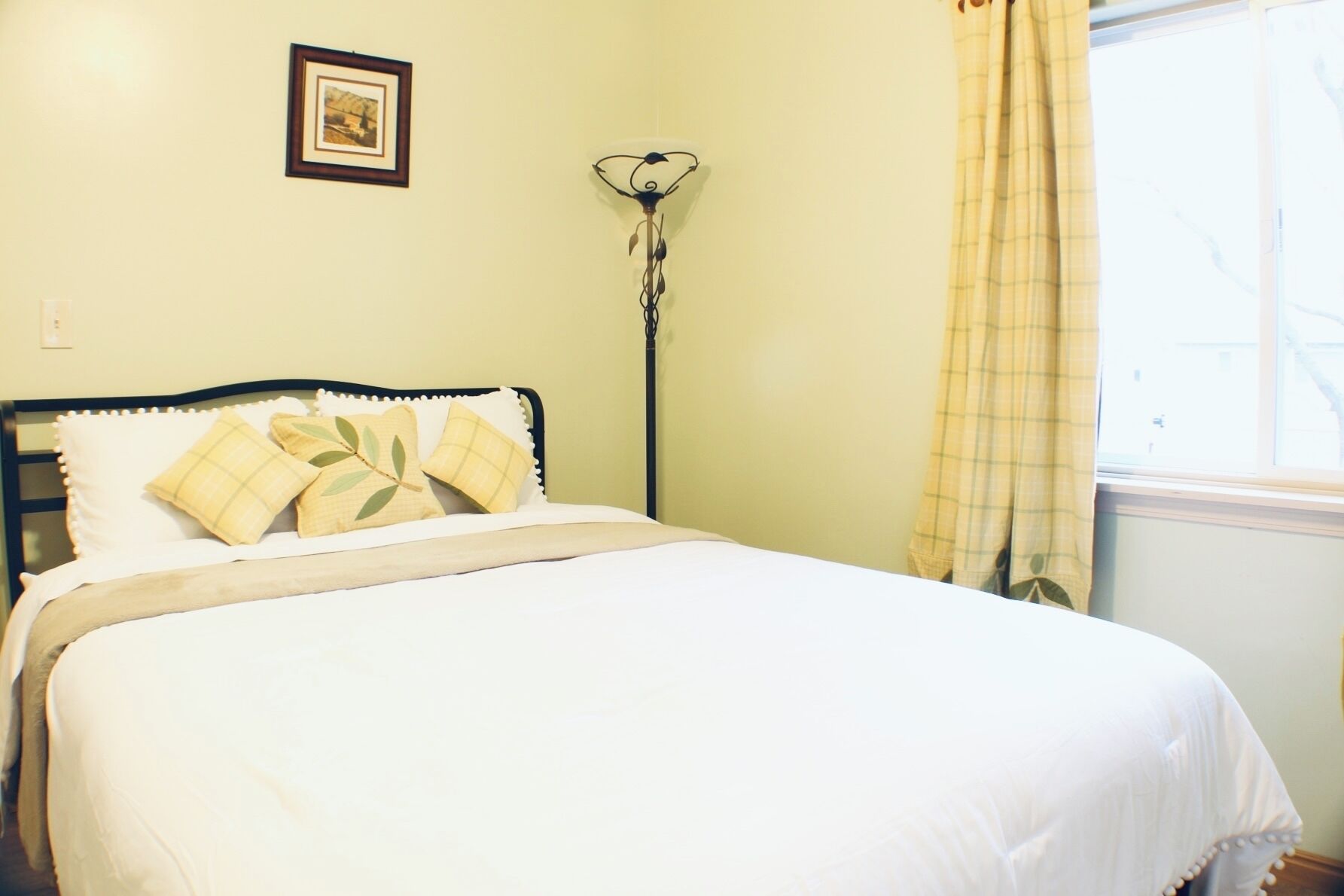 Silitysrauta/-lauta, Wi-Fi, vuodevaatteet