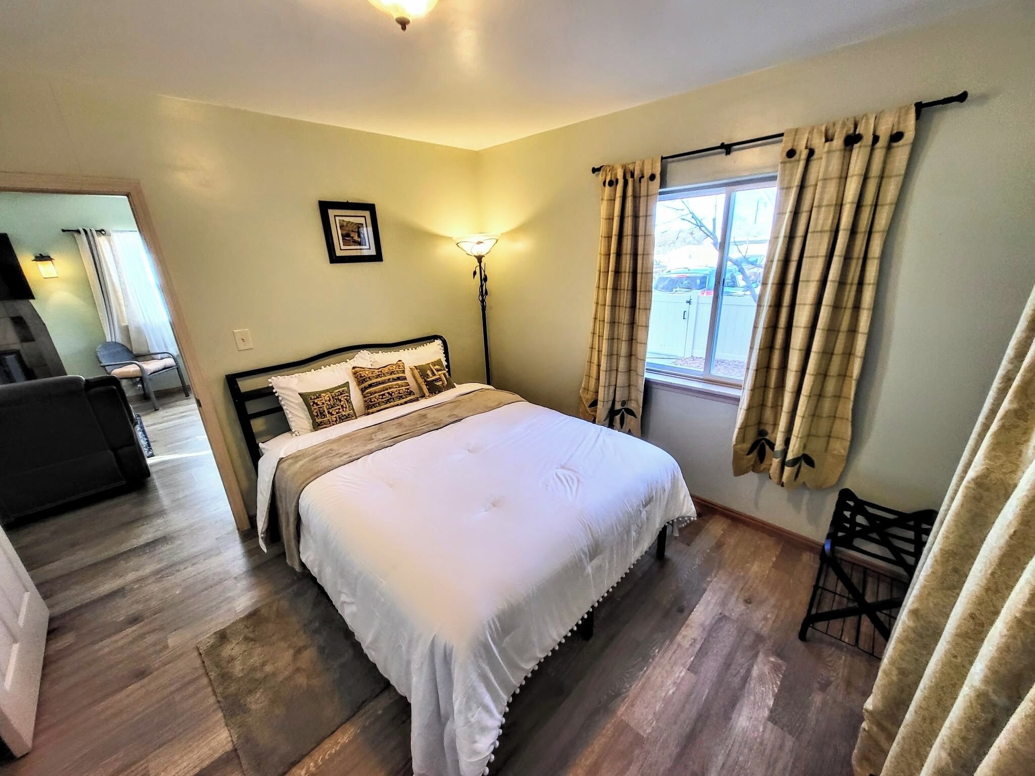 3 slaapkamers, een strijkplank/strijkijzer, wifi, beddengoed