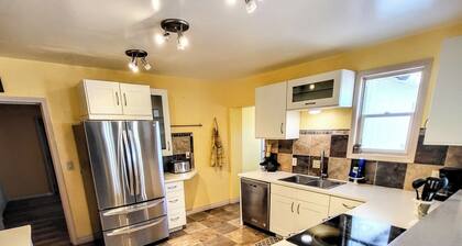 La Villa - Hagerman: Within walking distance to many fine local eateries!