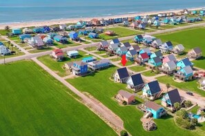 Exterior - Family Beach House -Walk to Beach-Dining & Grill (Surfside Beach)