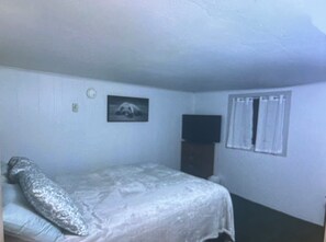 Iron/ironing board, WiFi, bed sheets - Come stay at our Terry Gulch cabin - Lose the Noise and Experience the Hills. (Lead)