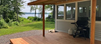 Scenic 2-bedroom Tiny Home on the Lake with dock, boat ramp & screenhouse