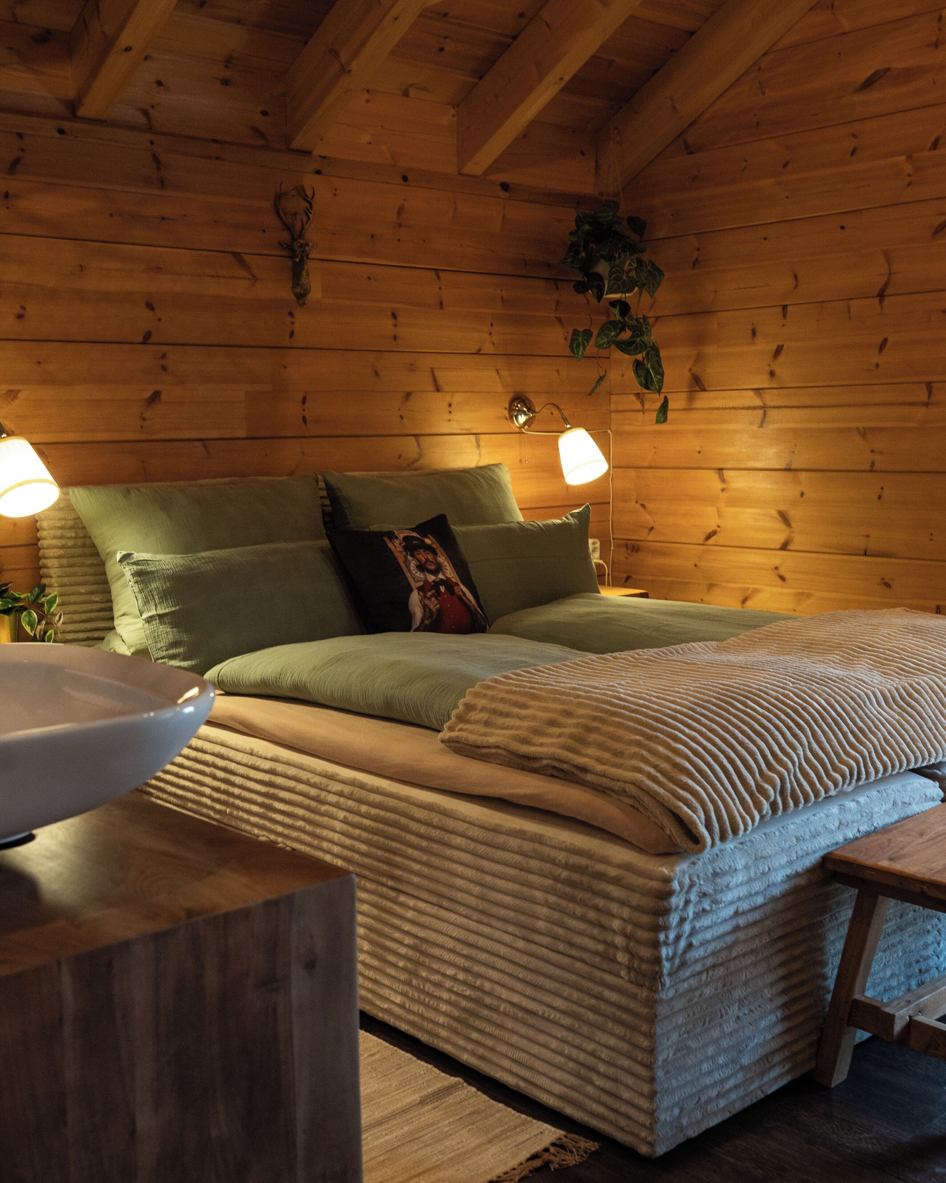 Chambre Triple Confort, plusieurs lits, balcon | Rideaux occultants, Wi-Fi gratuit