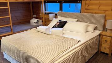 Comfort-Vierbettzimmer, Mehrere Betten, Balkon | Verdunkelungsvorhänge, kostenloses WLAN