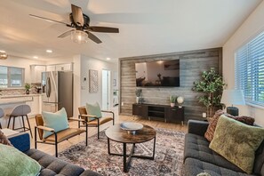 Smart TV, table football - Private 3 bed/2 bath w/Fire Pit, Hot Tub, Game Room near Denver and Boulder (Westminster)