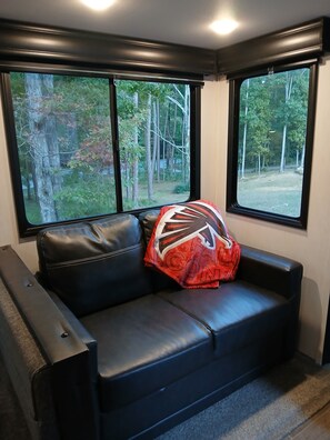 Interior - 2-bedroom recreational vehicle in enchanting Cartersville with AC (Cartersville)