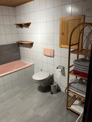 Toallas y papel higiénico