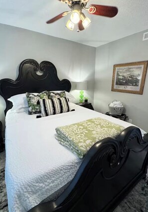 Tabla de planchar con plancha, wifi y ropa de cama 