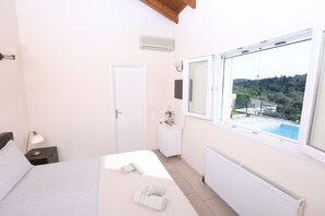 3 bedrooms, iron/ironing board, WiFi, bed sheets - Villa Sophia (Corfu)