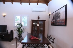 Dining - Villa Sophia (Corfu)
