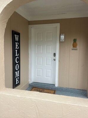 Interior - Charming 2-bedroom house with AC in sunny Sarasota (Sarasota)