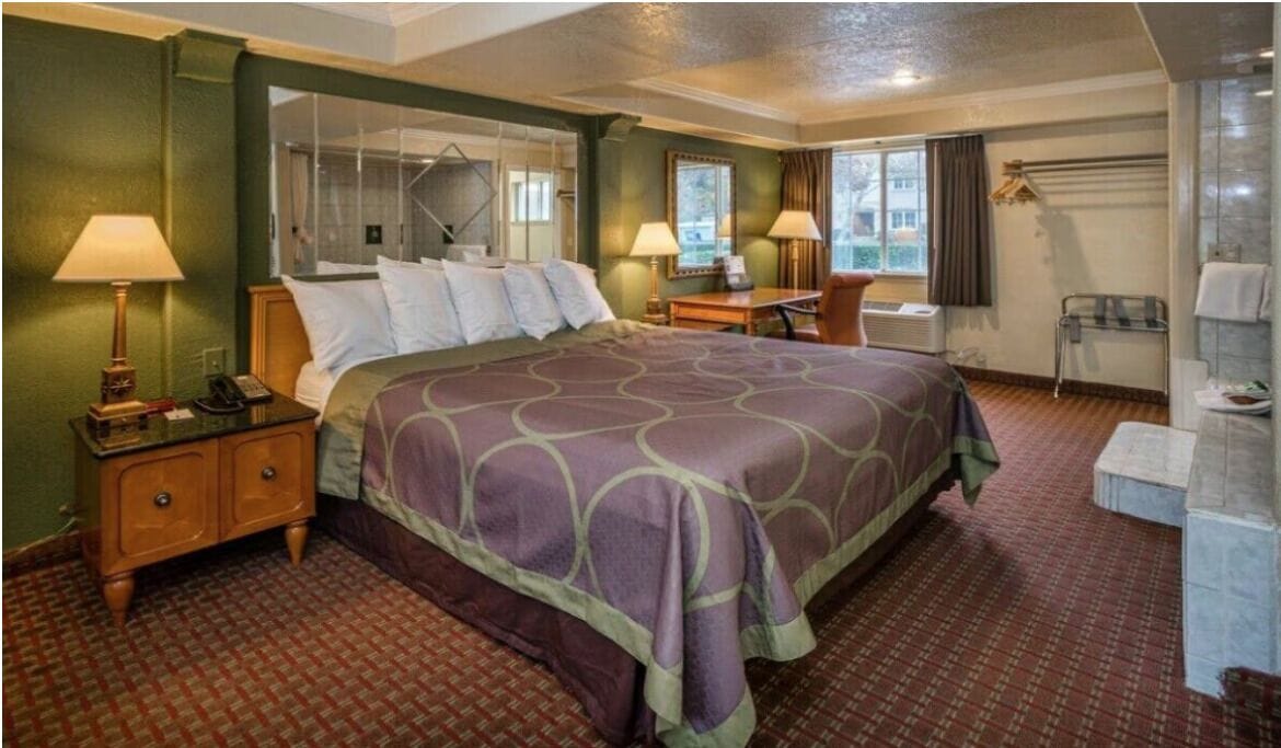 1 slaapkamer, een strijkplank/strijkijzer, gratis wifi, beddengoed