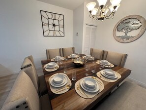 Dining - The Nest just mins from the magic. Apt mins to parks. (Kissimmee)
